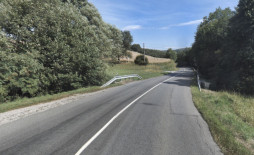 Původní stav silnice II/490 mezi Hřivínovým Újezdem a Biskupicemi / foto: dokumentace ŘSZK