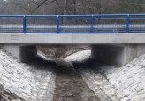 Ze Cvrčovic do Milovic už projedete po novém mostě