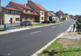 Přes Hluk se již jezdí po obnovené silnici