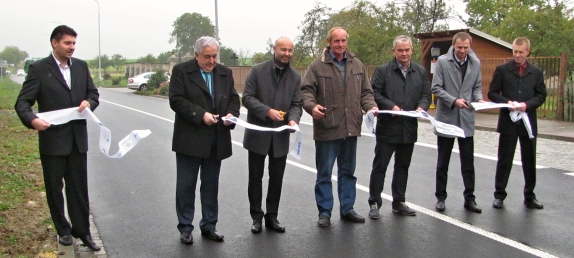 Slavnostní otevření rekonstruovaného úseku silnice II/432 v Šelešovicích 19. 10. 2015 / foto: V. Cekota