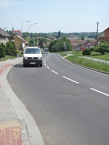 Obnovený průtah II/428 v Počenicích / foto: V. Cekota