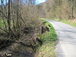 Ohrožený úsek silnice III/4874 z Huslenek do Zděchova / foto: archiv ŘSZK