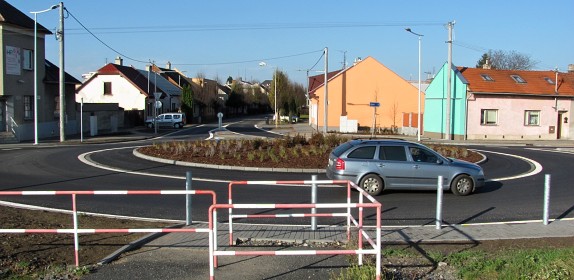 Nová okružní křižovatka v Holešově / foto: V. Cekota