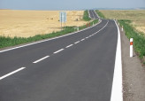 Na krajských silnicích přibude 300 kilometrů dělicích čar