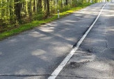 Stát přispěje na bezpečnost silnice, která stoupá lesem na Petrůvku